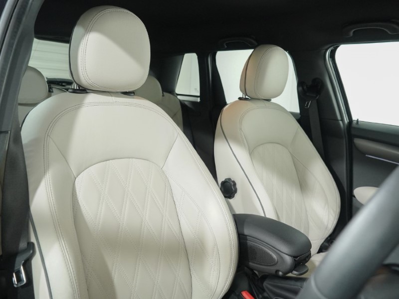 2023 (23) MINI HATCHBACK 1.5 Cooper Exclusive 5dr 3474408