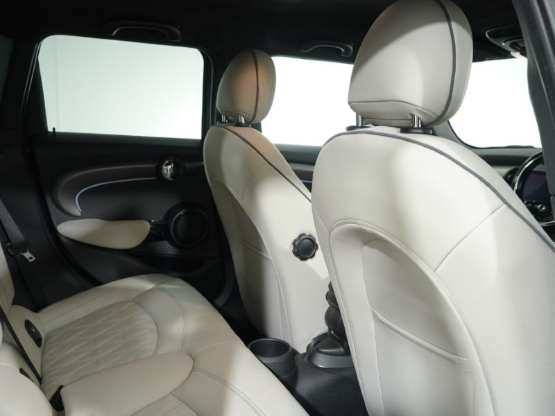 2023 (23) MINI HATCHBACK 1.5 Cooper Exclusive 5dr 3474409