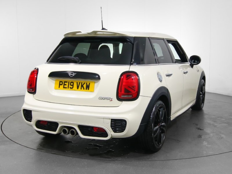 2019 (19) MINI HATCHBACK 2.0 Cooper S Sport II 5dr 3499892