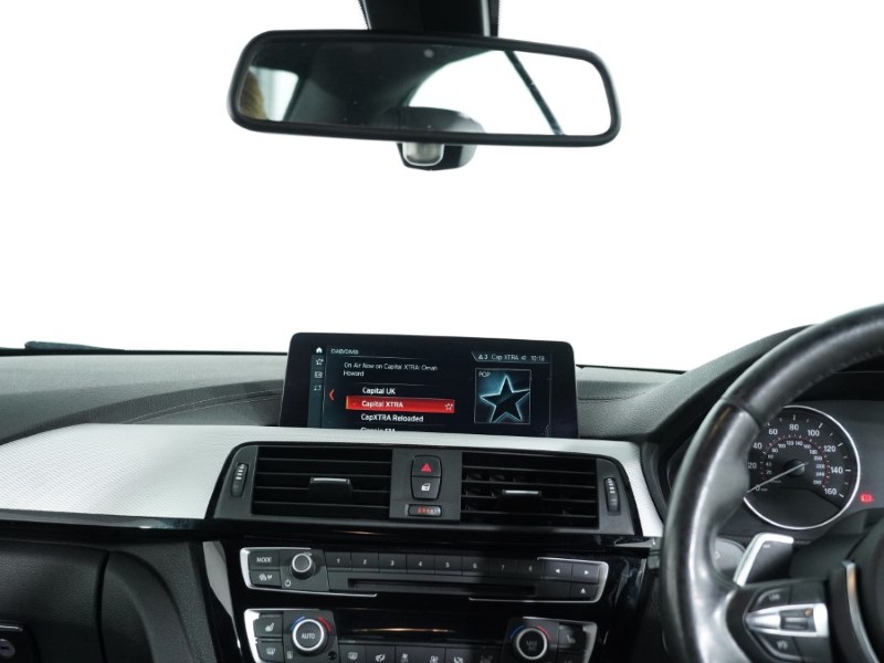 2019 (19) BMW 4 SERIES 420i M Sport 2dr Auto 3540323