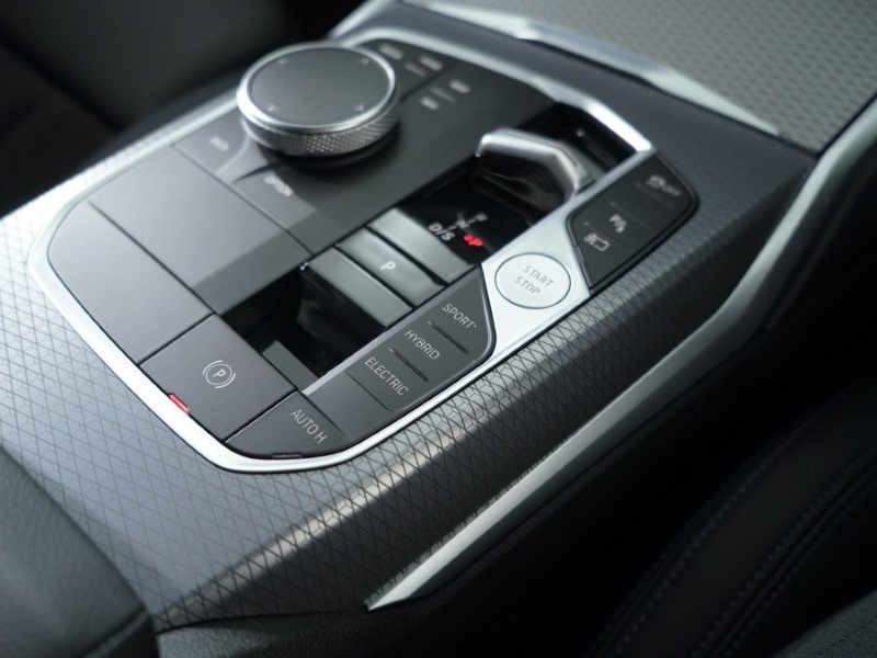 2024 (73) BMW 3 SERIES 330e M Sport 4dr Step Auto 3500075