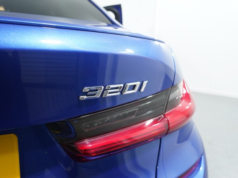 2021 (21) BMW 3 SERIES 320i M Sport 4dr Step Auto 3542348