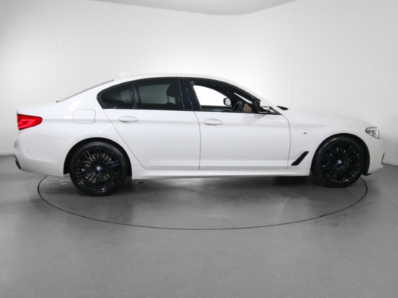 2018 (68) BMW 5 SERIES 530i M Sport 4dr Auto 3555398