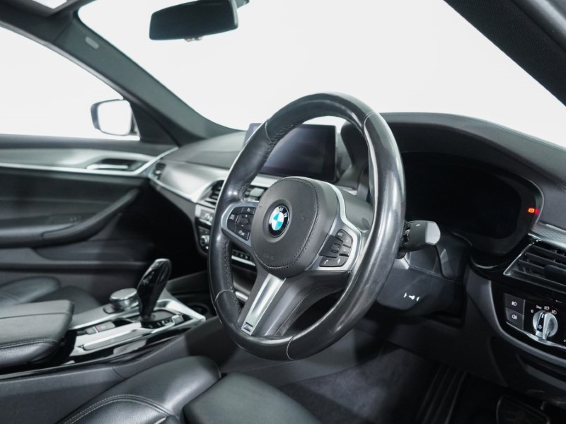 2018 (68) BMW 5 SERIES 530i M Sport 4dr Auto 3555361