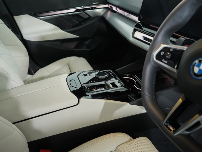 2025 (25) BMW I5 250kW eDrive40 M Sport Pro 84kWh 5dr Auto 4576199