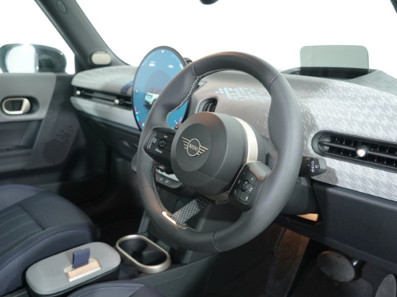 2025 (25) MINI COOPER 2.0 S Exclusive 3dr Auto 4620361