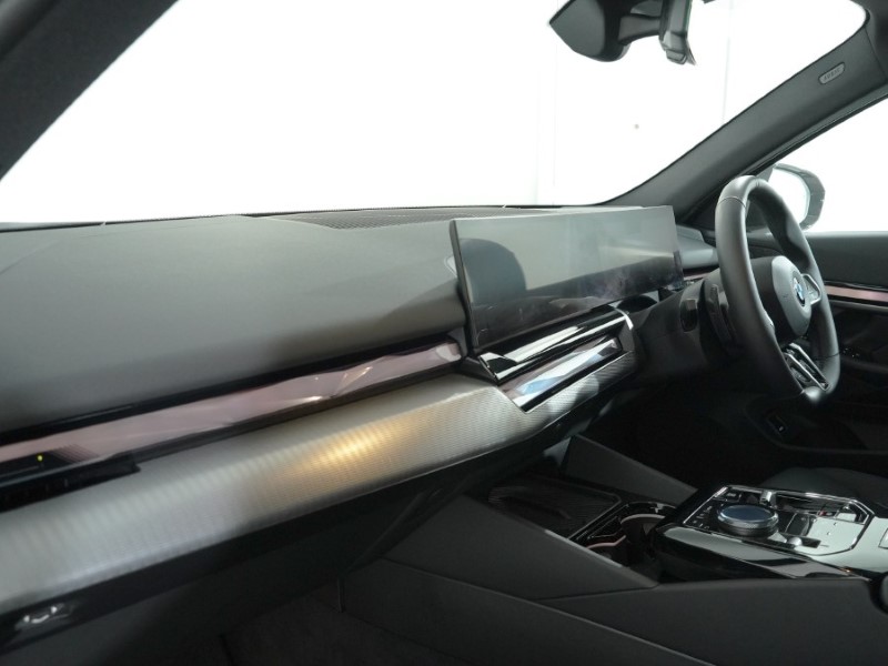 2025 (25) BMW 5 SERIES 520i M Sport 4dr Auto 4848531