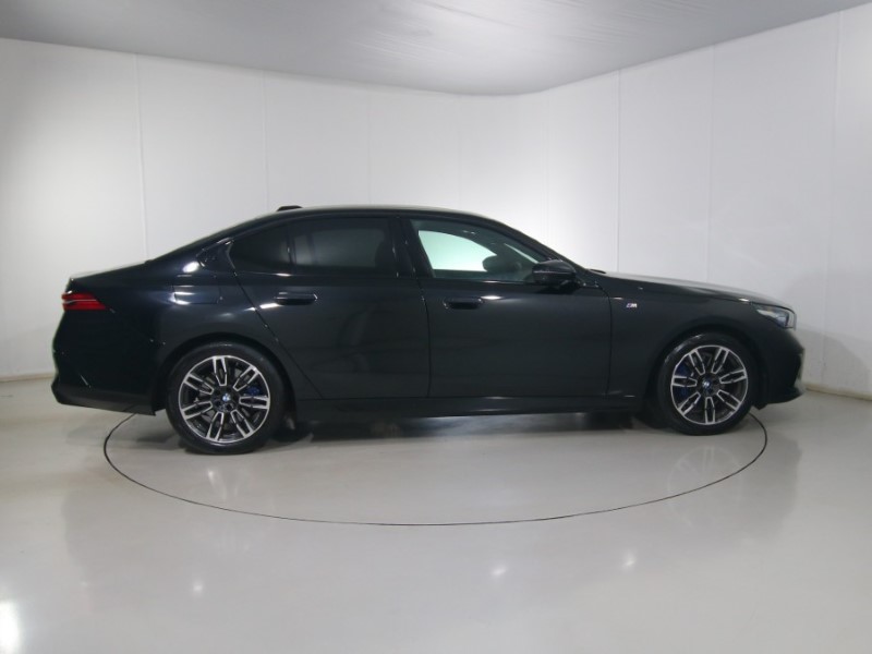 2025 (25) BMW 5 SERIES 520i M Sport 4dr Auto 4848562