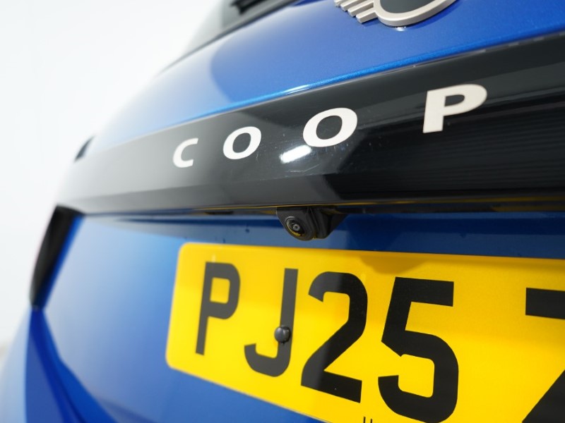 2025 (25) MINI COOPER 2.0 S Exclusive 3dr Auto 4620202