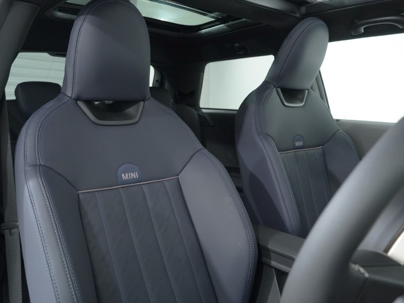2025 (25) MINI COOPER 2.0 S Exclusive 3dr Auto 4620212
