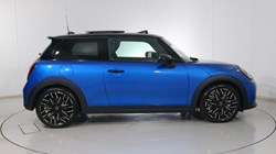 2025 (25) MINI COOPER 2.0 S Exclusive 3dr Auto 4620200