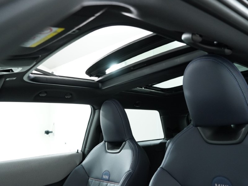 2025 (25) MINI COOPER 2.0 S Exclusive 3dr Auto 4620219