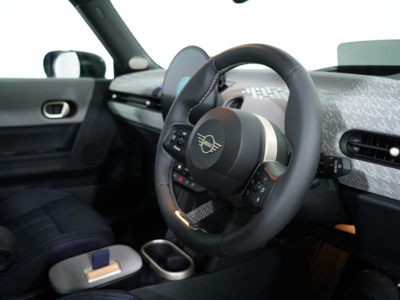 2025 (25) MINI COOPER 2.0 S Exclusive 3dr Auto 4620204