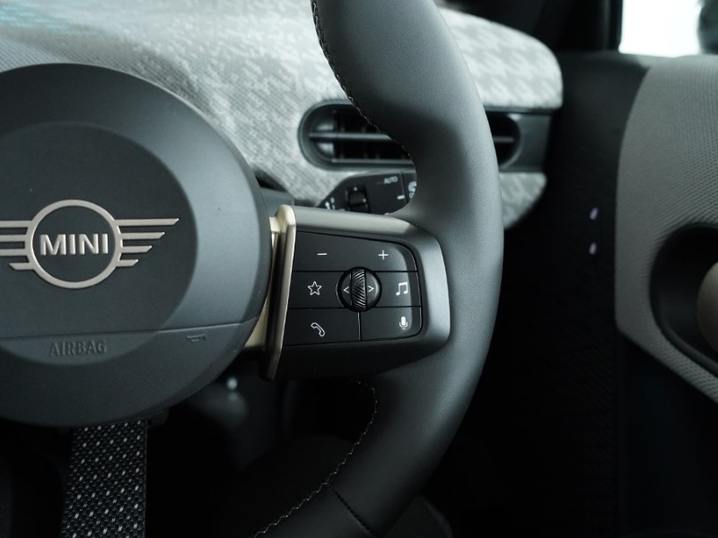 2025 (25) MINI COOPER 2.0 S Exclusive 3dr Auto 4620224