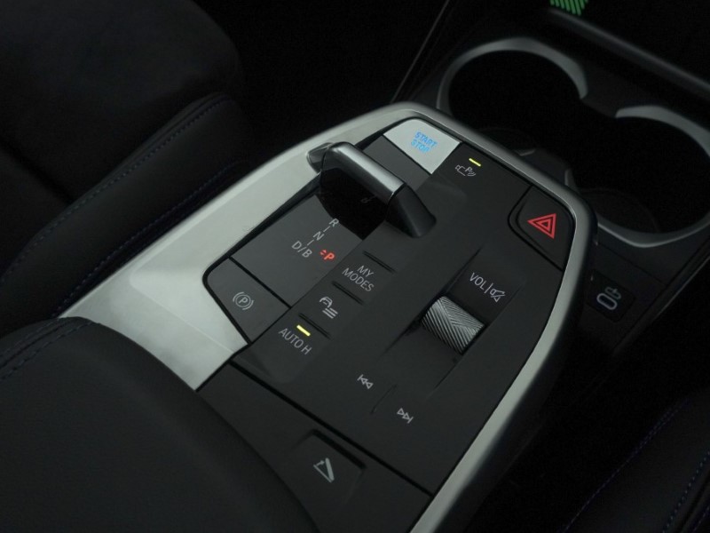 2025 (25) BMW iX1 150kW eDrive20 M Sport 65kWh 5dr Auto 4653694
