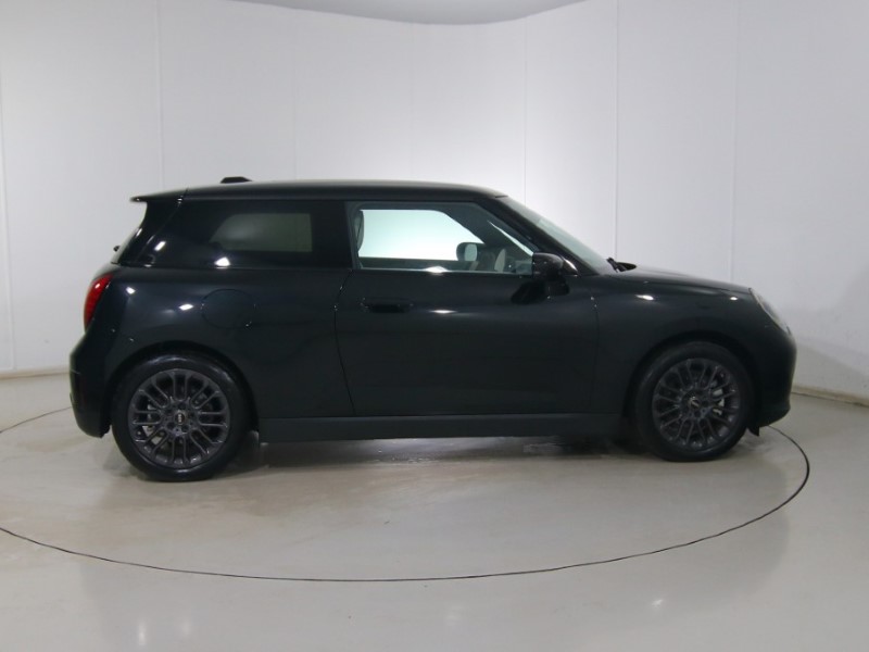 2025 (25) MINI COOPER 135kW E Classic 41kWh 3dr Auto 5017232