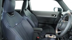 2025 (25) MINI COOPER 1.5 C Exclusive 3dr Auto 5017320