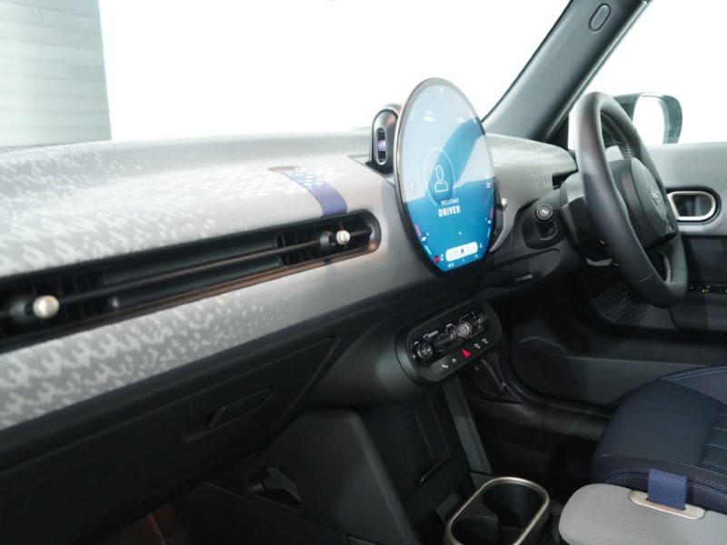 2025 (25) MINI COOPER 1.5 C Exclusive 3dr Auto 5017321