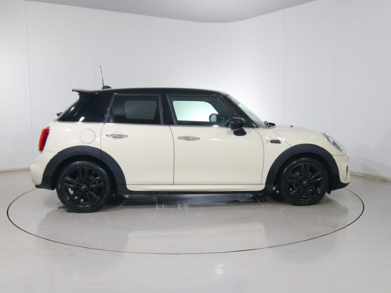 2020 (20) MINI HATCHBACK 1.5 Cooper Sport II 5dr Auto 4565468