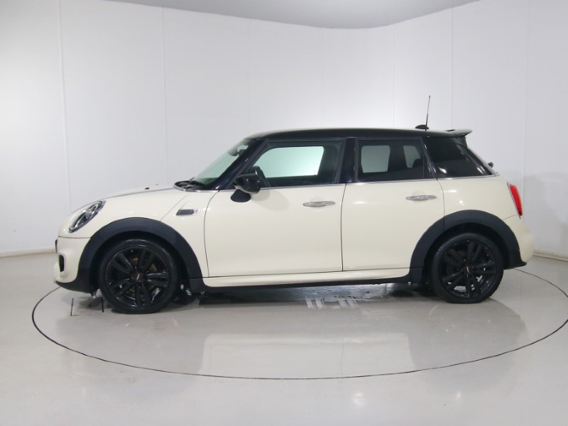 2020 (20) MINI HATCHBACK 1.5 Cooper Sport II 5dr Auto 4565464