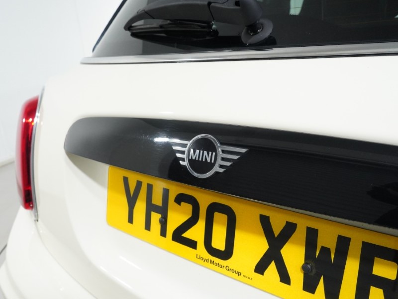 2020 (20) MINI HATCHBACK 1.5 Cooper Sport II 5dr Auto 4565431