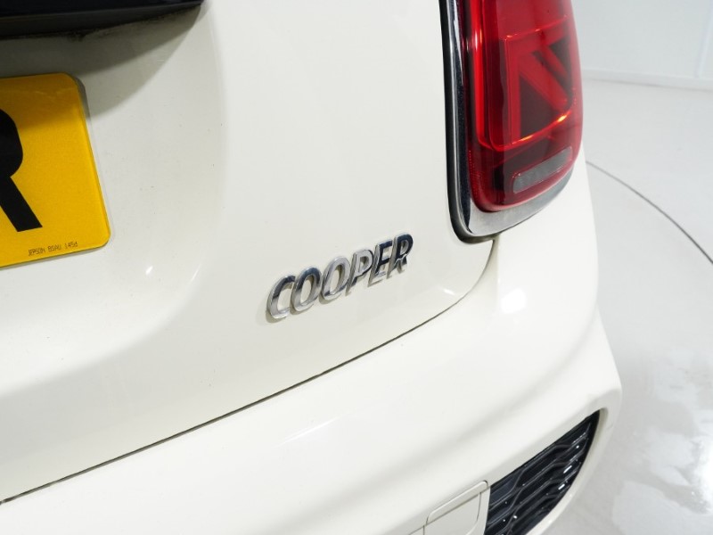 2020 (20) MINI HATCHBACK 1.5 Cooper Sport II 5dr Auto 4565432