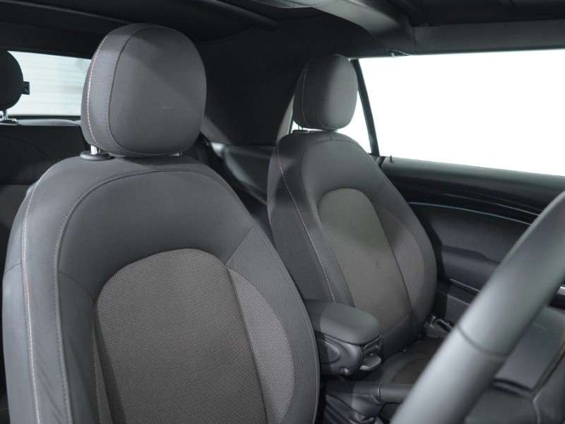 2022 (71) MINI CONVERTIBLE 1.5 Cooper Classic 2dr Auto 4610928