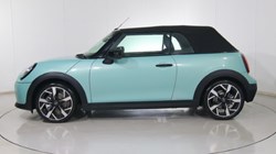 2025 (25) MINI COOPER 2.0 C Exclusive 2dr Auto 4699400