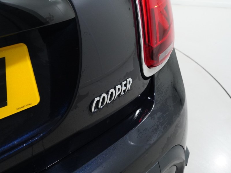 2023 (23) MINI HATCHBACK 1.5 Cooper Exclusive 3dr 4711750
