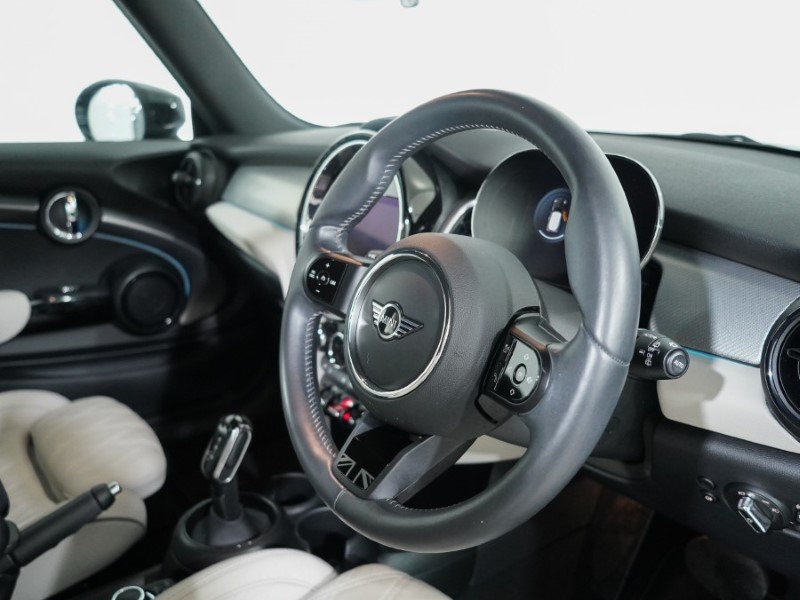 2023 (23) MINI HATCHBACK 1.5 Cooper Exclusive 3dr 4711755