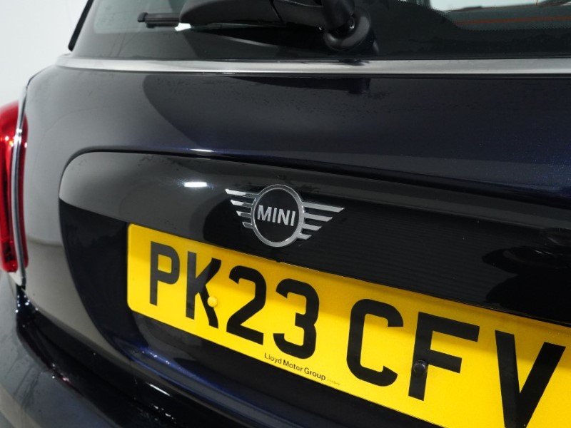 2023 (23) MINI HATCHBACK 1.5 Cooper Exclusive 3dr 4711749