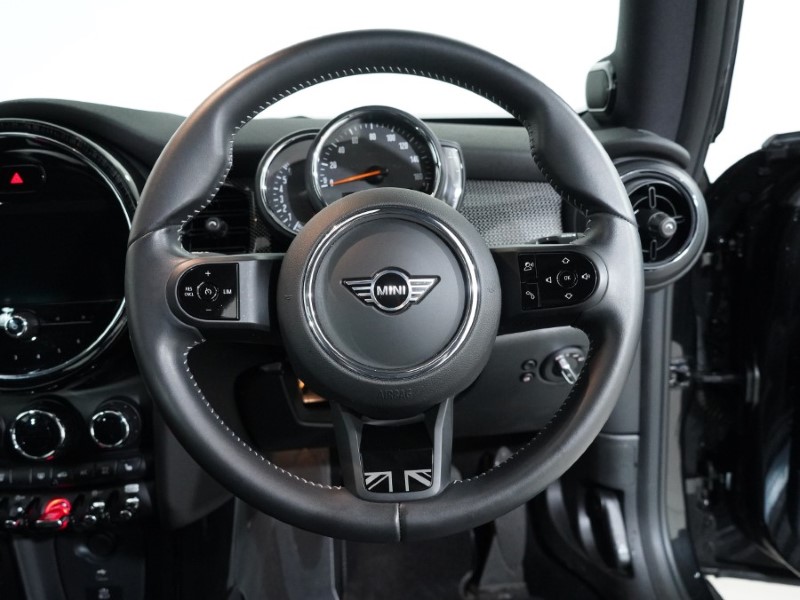 2022 (72) MINI HATCHBACK 1.5 Cooper Exclusive 3dr Auto 4711207