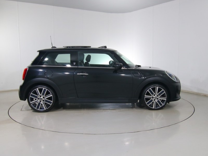 2022 (72) MINI HATCHBACK 1.5 Cooper Exclusive 3dr Auto 4711191