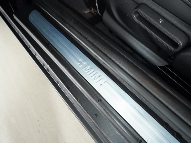 2022 (72) MINI HATCHBACK 1.5 Cooper Exclusive 3dr Auto 4711217