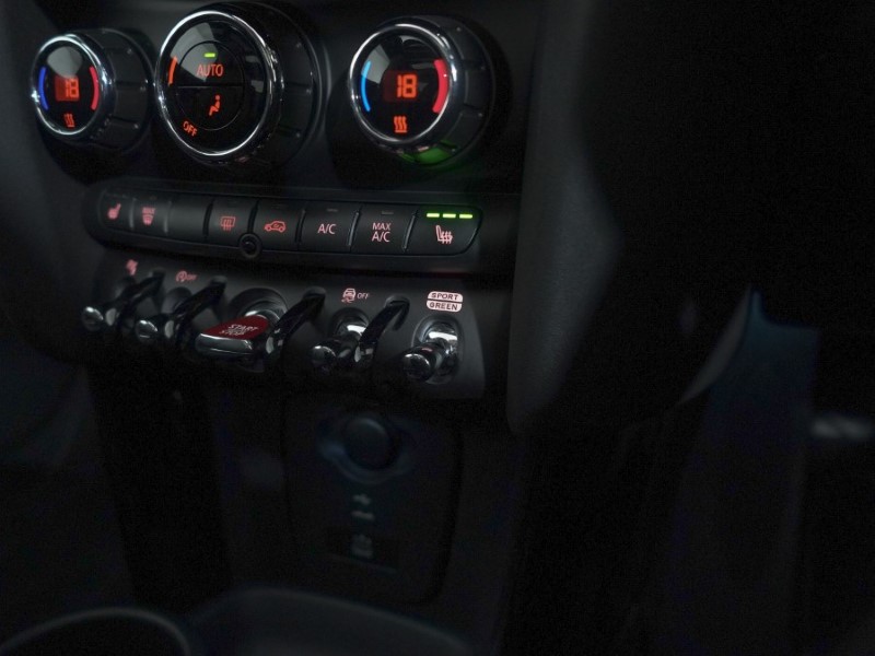 2022 (72) MINI HATCHBACK 1.5 Cooper Exclusive 3dr Auto 4711230