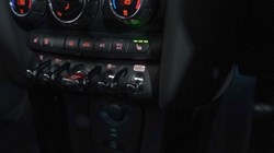 2022 (72) MINI HATCHBACK 1.5 Cooper Exclusive 3dr Auto 4711230