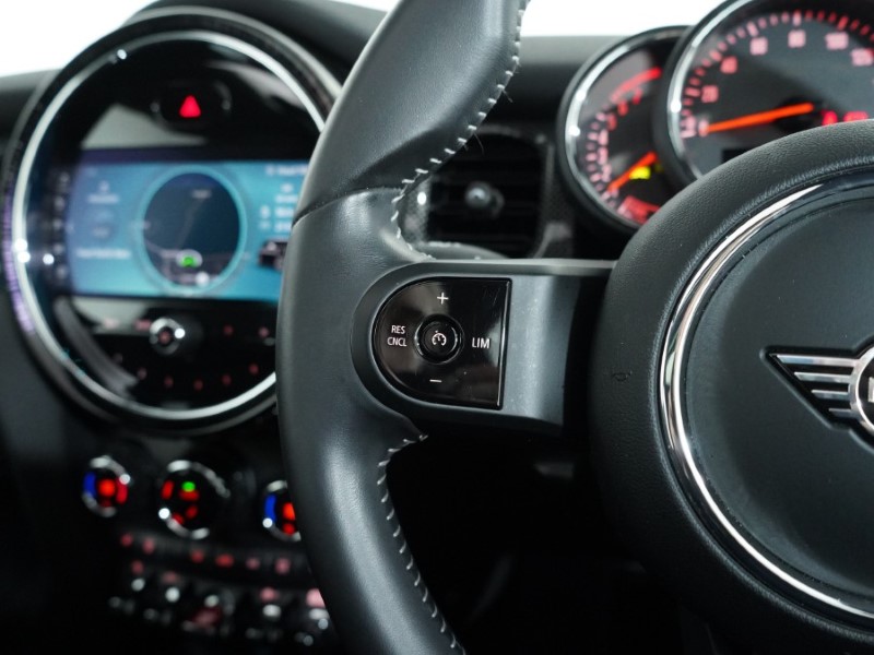 2022 (72) MINI HATCHBACK 1.5 Cooper Exclusive 3dr Auto 4711222