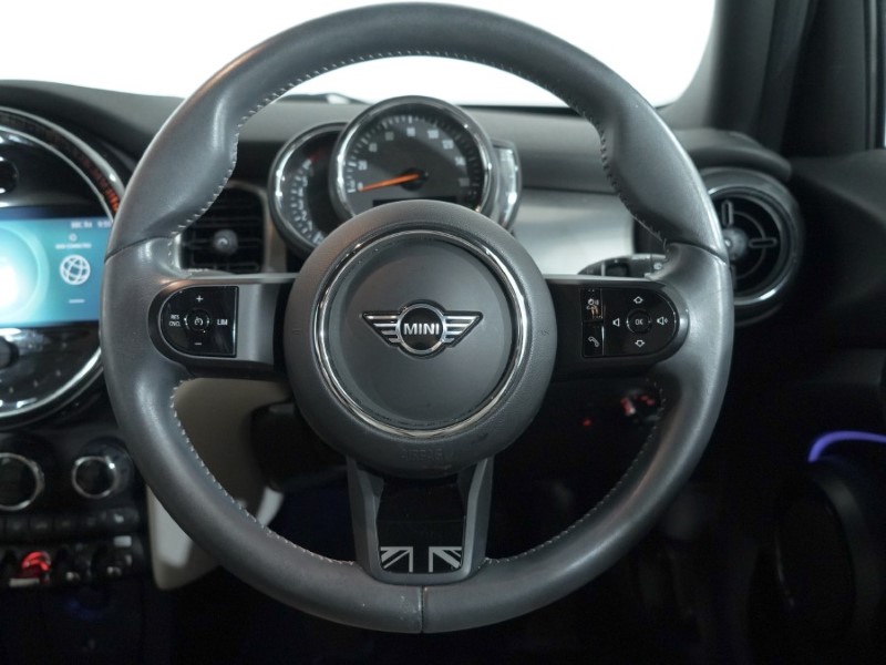 2022 (22) MINI HATCHBACK 1.5 Cooper Exclusive 5dr 4717707