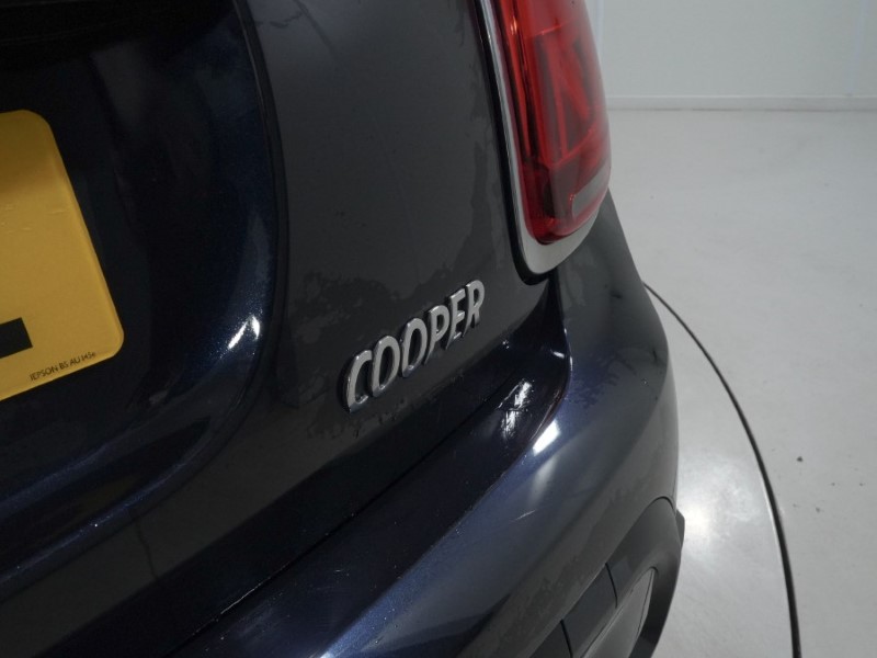 2022 (22) MINI HATCHBACK 1.5 Cooper Exclusive 5dr 4717701