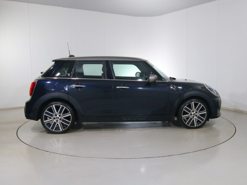 2022 (22) MINI HATCHBACK 1.5 Cooper Exclusive 5dr 4717738