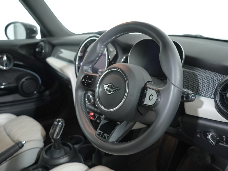 2023 (72) MINI HATCHBACK 1.5 Cooper Exclusive 3dr Auto 4788800