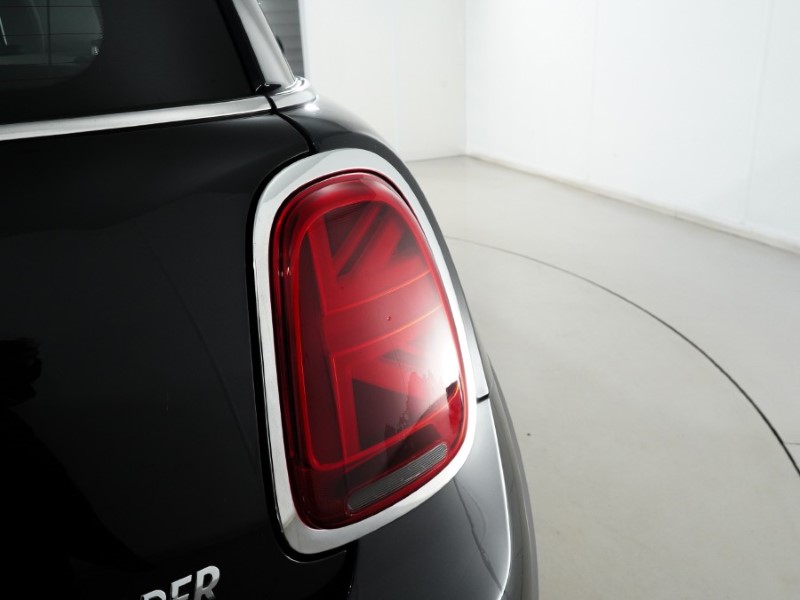 2023 (72) MINI HATCHBACK 1.5 Cooper Exclusive 3dr Auto 4788831