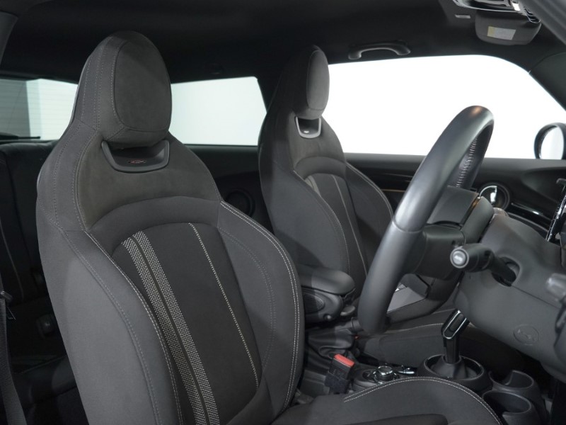 2022 (72) MINI HATCHBACK 1.5 Cooper Sport 3dr Auto 4851728