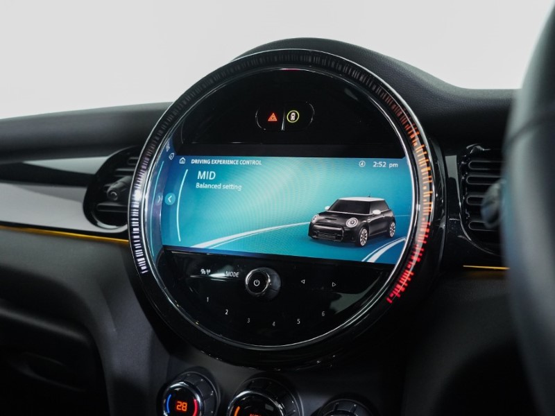 2022 (72) MINI HATCHBACK 1.5 Cooper Sport 3dr Auto 4851742