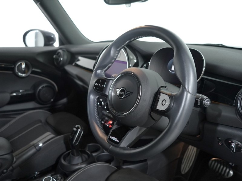 2022 (72) MINI HATCHBACK 1.5 Cooper Sport 3dr Auto 4851719