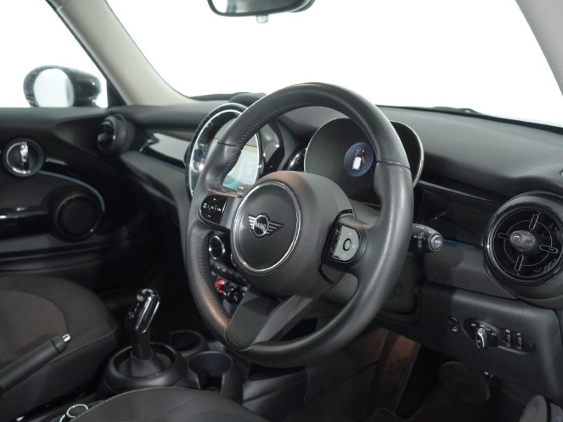 2024 (24) MINI HATCHBACK 1.5 Cooper Classic 3dr Auto 4899321