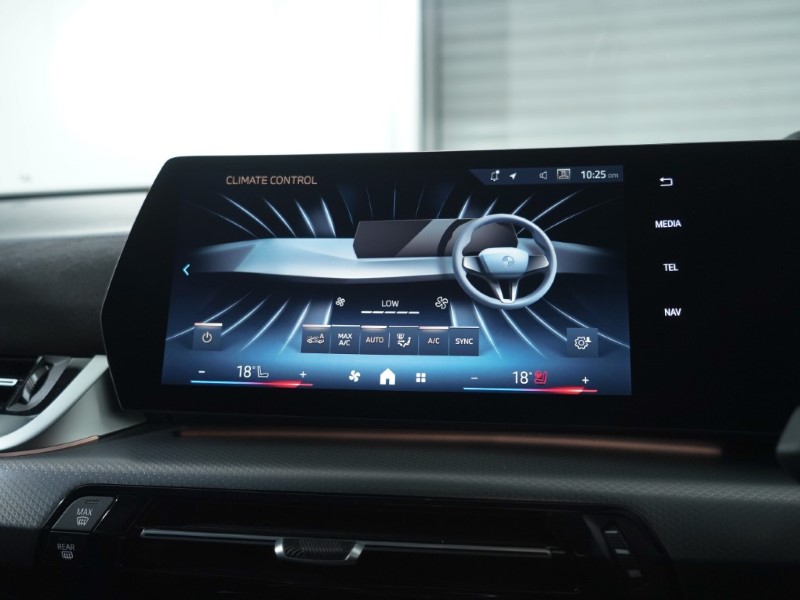 2025 (25) BMW iX2 150kW eDrive20 M Sport 65kWh 5dr Auto 4908759