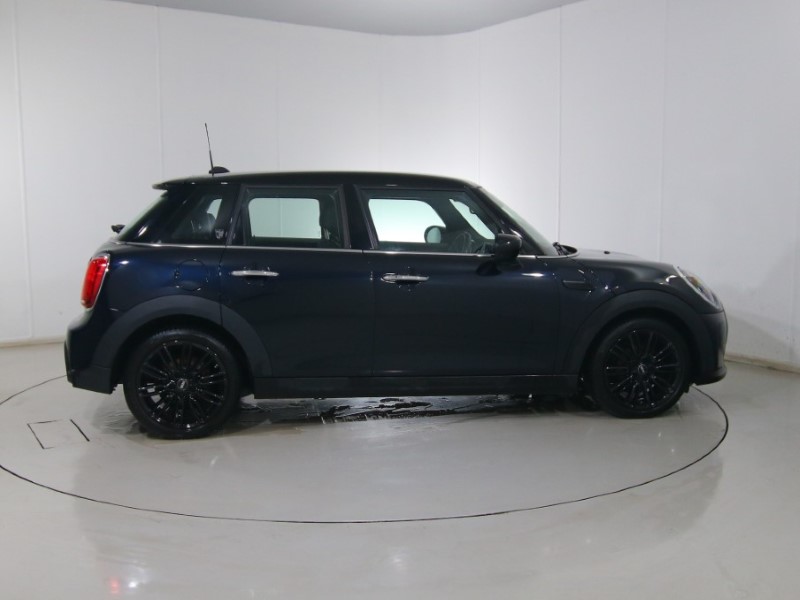 2022 (72) MINI HATCHBACK 1.5 Cooper Exclusive 5dr Auto 4945373