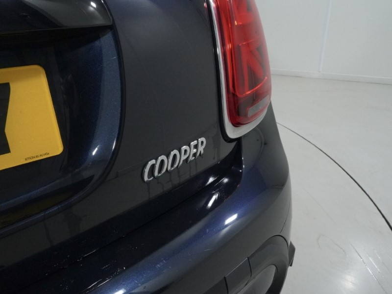 2022 (72) MINI HATCHBACK 1.5 Cooper Exclusive 5dr Auto 4945327