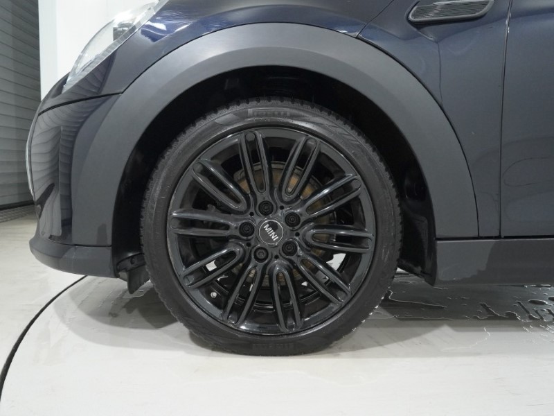 2022 (72) MINI HATCHBACK 1.5 Cooper Exclusive 5dr Auto 4945365